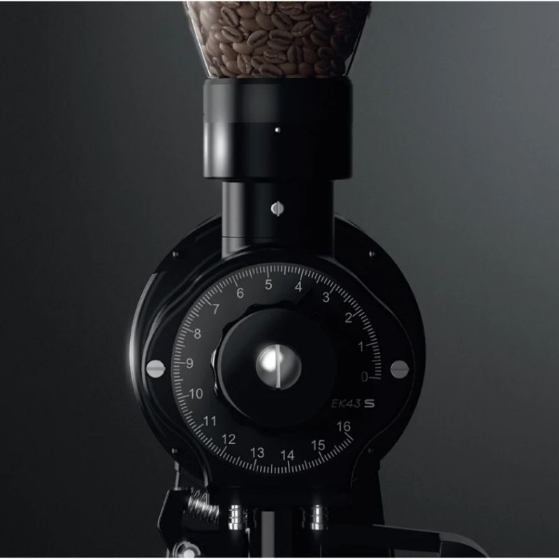 mahlkonig-ek43s-kahve-degirmeni-siyah-resim2-7558.jpg mahlkonig-ek43s-kahve-degirmeni-siyah-resim2-7558.jpg