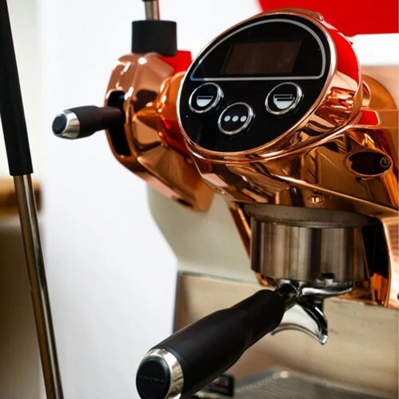 Faema E71 E Espresso Kahve Makinesi, Full Otomatik, 3 Gruplu, Siyah Bakır