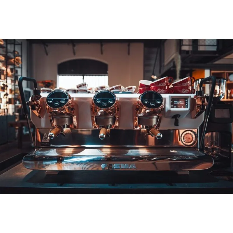 Faema E71 E Espresso Kahve Makinesi, Full Otomatik, 3 Gruplu, Siyah Bakır