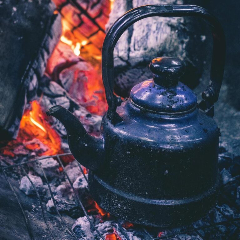 Ocakta Unutulan Çaydanlık Nasıl Temizlenir?